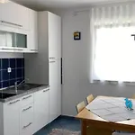 Lara Rab - One Bedroom With Balcony Apartmán *
