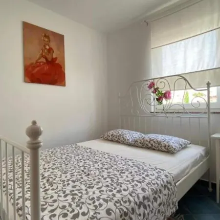 Lara Rab - One Bedroom With Balcony Apartmán *